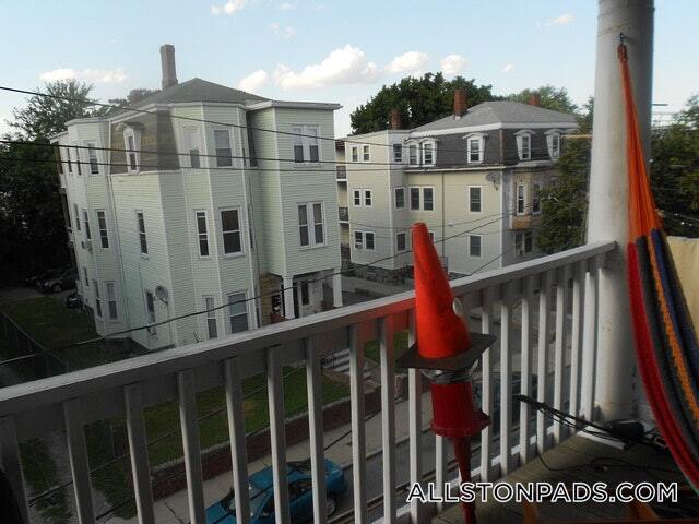 Building Photo - 86 Easton St