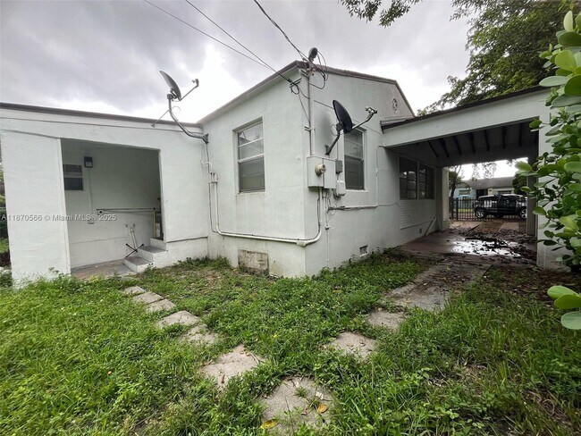 Building Photo - 1015 NW 42nd St