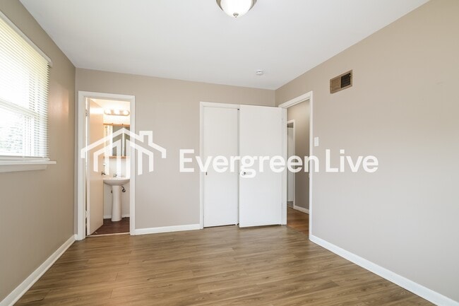 Building Photo - 220 Jeanette Dr