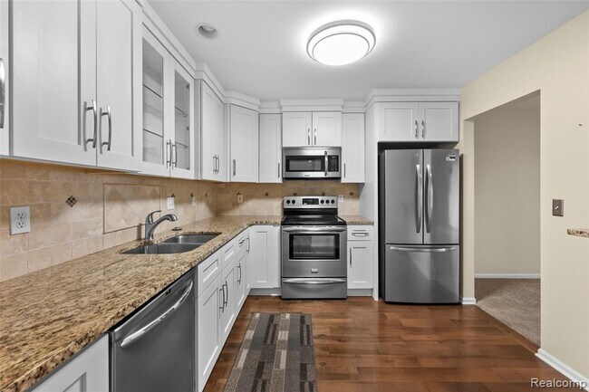 Building Photo - 4911 Oak Hill Dr