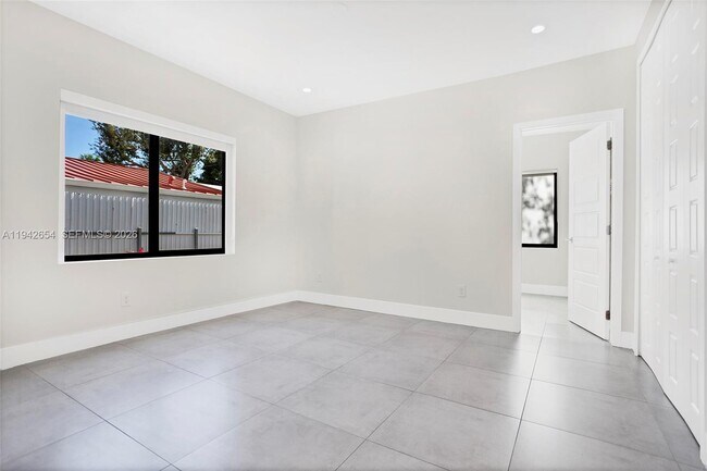 Building Photo - 1744 SW 22nd Terrace