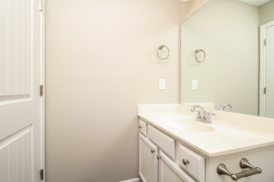 Building Photo - 1002 Chimalis Dr