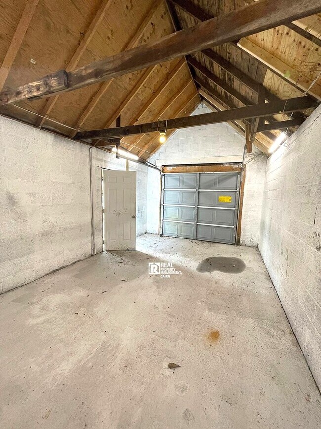 Building Photo - Charming 4 Bedroom, 2 Bath Home