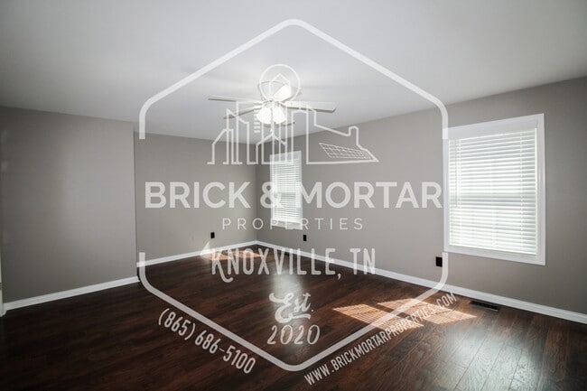 Building Photo - 613 Chapel Point Ln