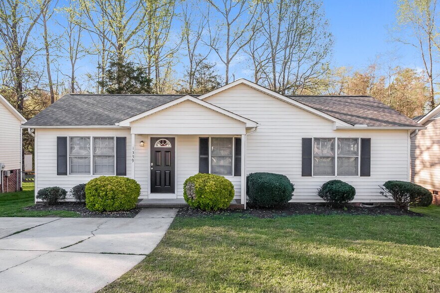 Primary Photo - 1359 Hidden Valley Dr