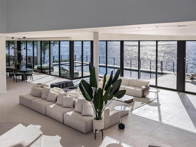 Building Photo - 11400 N Bayshore Dr