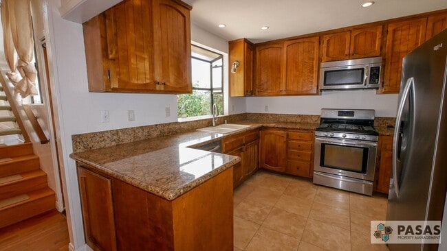 Building Photo - OPEN HOUSE, NOV. 24th at 2 pm - Downtown/Harbor Views!