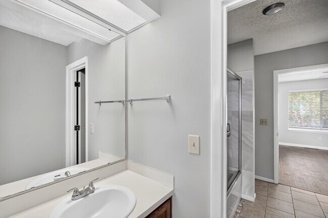 Building Photo - 8471 Yadkin Cir