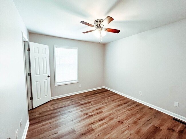 Building Photo - 124 Ballygar St