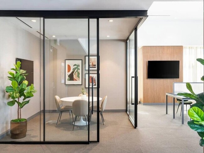 Building Photo - 326 N Union Ave