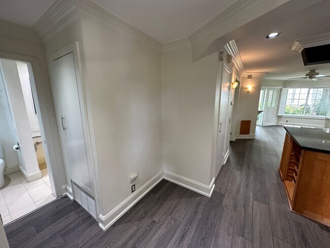 Building Photo - Morningside on the Lake Downstairs 1 Bedroom 1 Bath