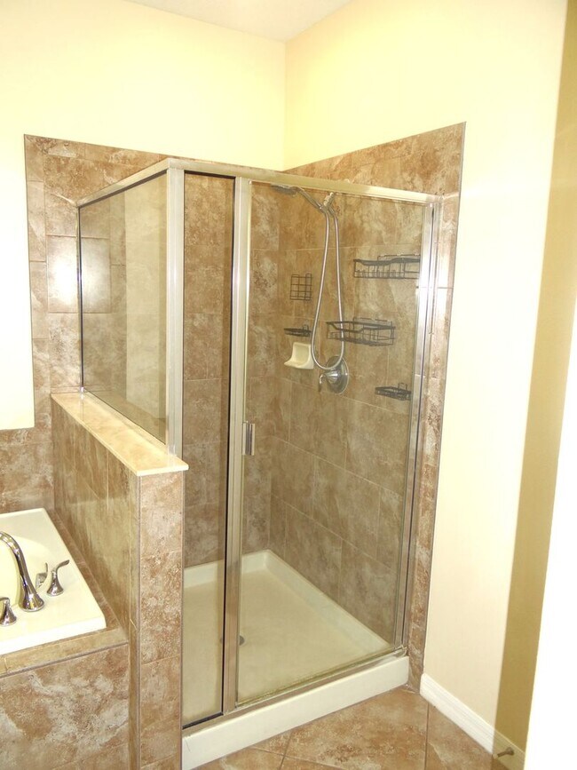 Building Photo - 4 bed, 3ba, 2 car garage home in Summerfield