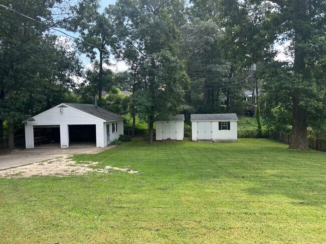 Building Photo - 3 Bed/3 Bath