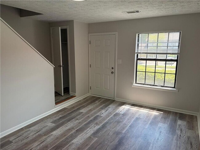 Building Photo - 4 Eastview Cir