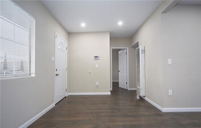 Building Photo - AVAILABLE NOW! LOVELY Remodeled 2 Bedroom ...