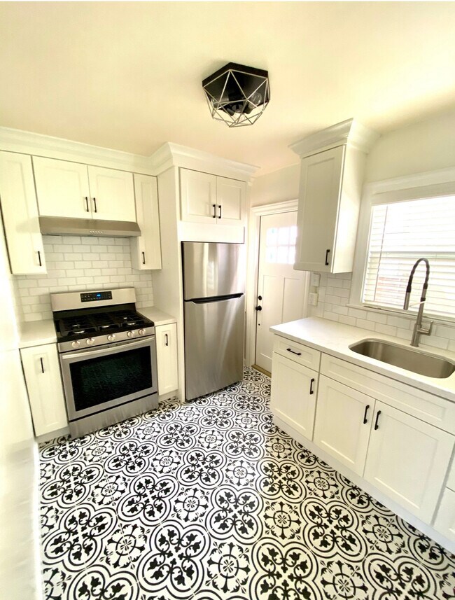 Building Photo - 5715 Genoa St