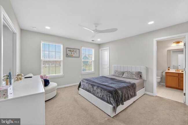 Building Photo - 40 Gina Dr