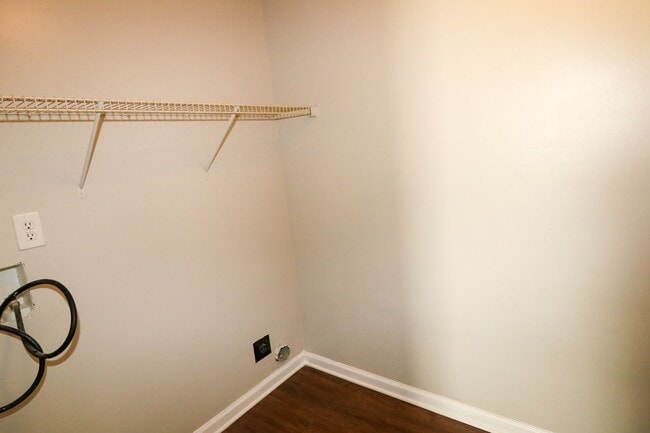 Building Photo - THIS IS A TRIPLEX GROUND FLOOR UNIT IN LINCOLN