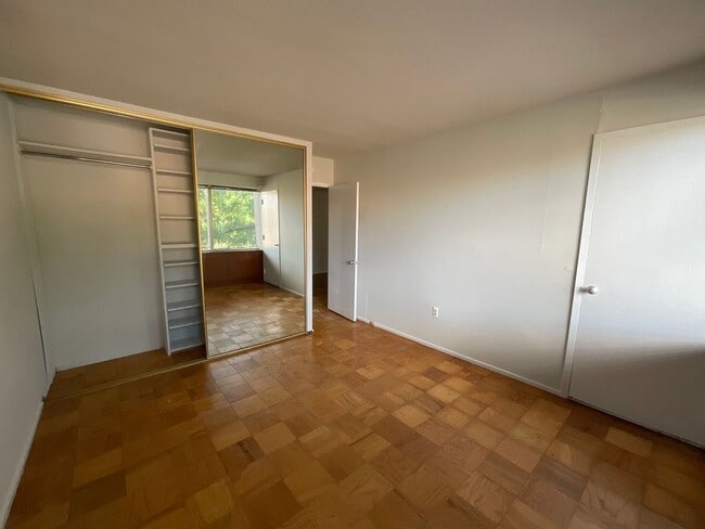 Building Photo - Spacious RiverPark 1 bedroom located near ...