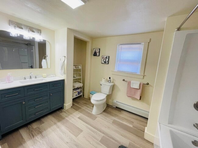 Building Photo - 17 Arch St