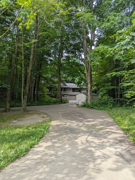 Building Photo - 3702 Dumont Rd