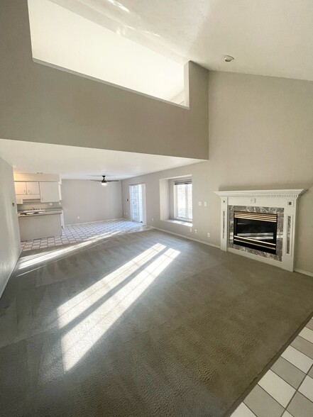 Building Photo - 2453 N Lynndale Dr