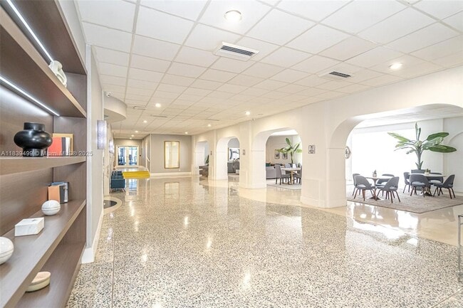 Building Photo - 3140 S Ocean Dr