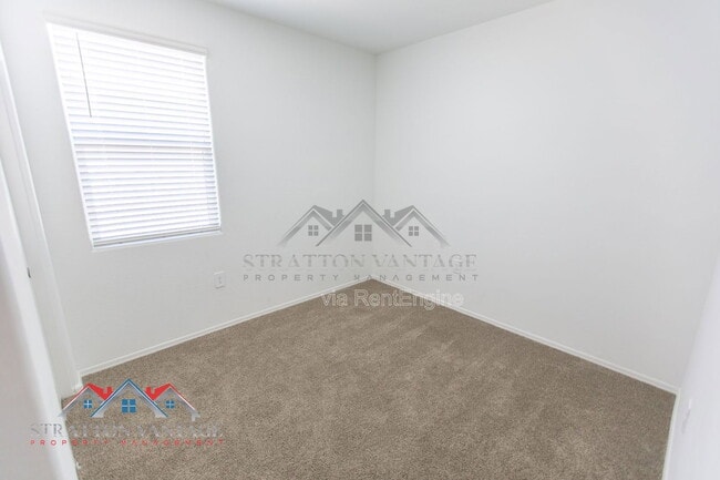 Building Photo - 1330 W Hess Ave