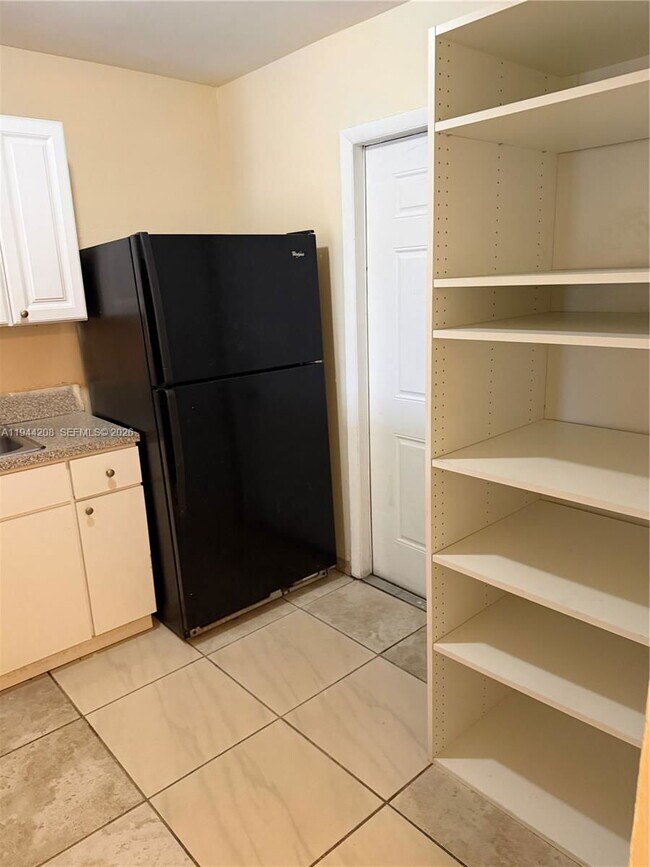 Building Photo - 15221 NE 6th Ave