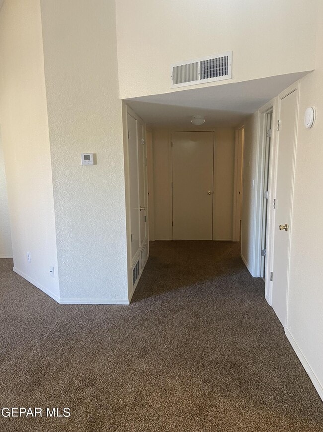 Building Photo - 591 Bartlett Dr