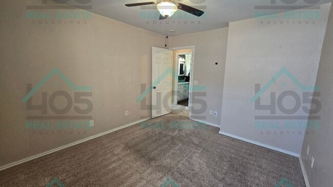 Building Photo - Lovley 4 Bedroom Plus an Office