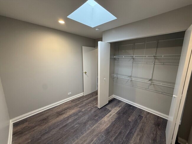 Building Photo - 744 W Gordon Terrace