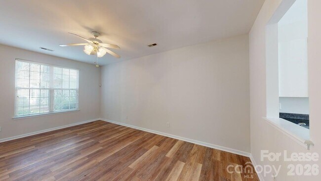Building Photo - 5545 Seths Dr
