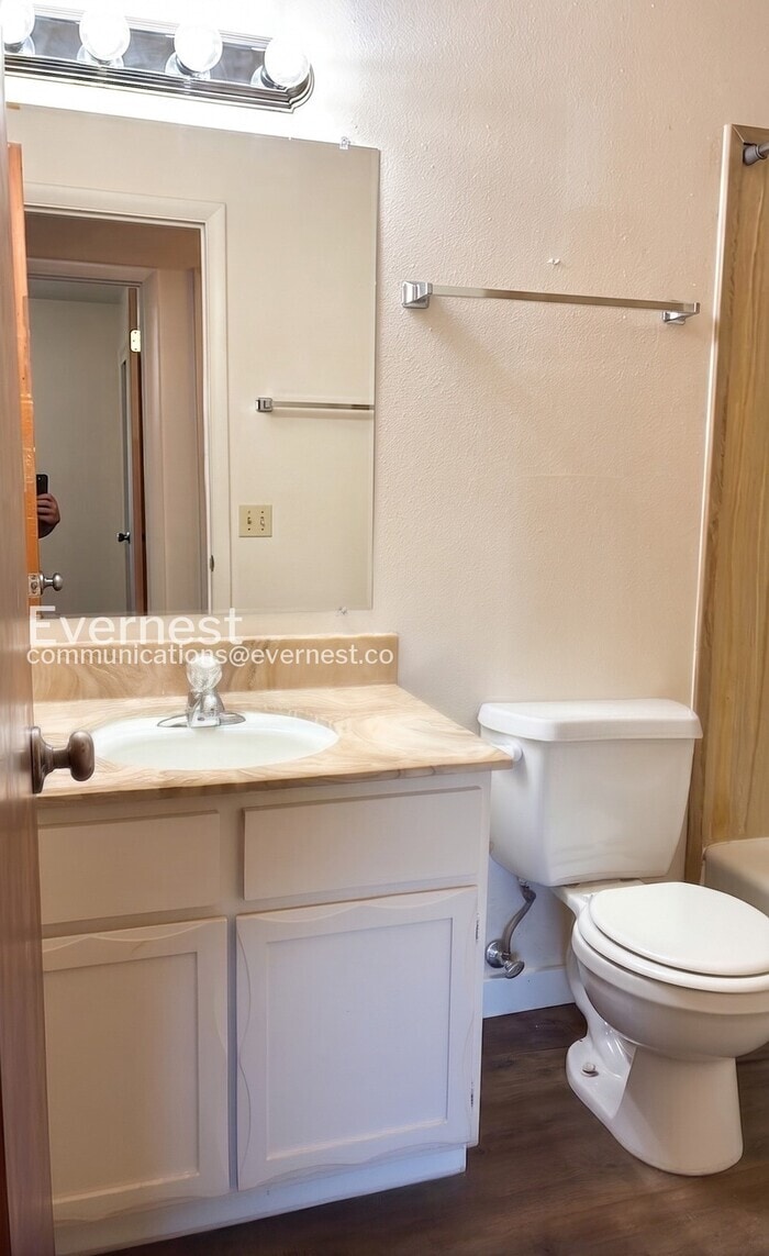 Building Photo - 928 Timber Ln