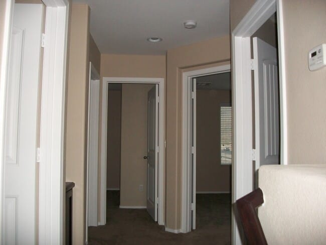 Building Photo - Beautiful 4 Bedroom Home with Granite Coun...