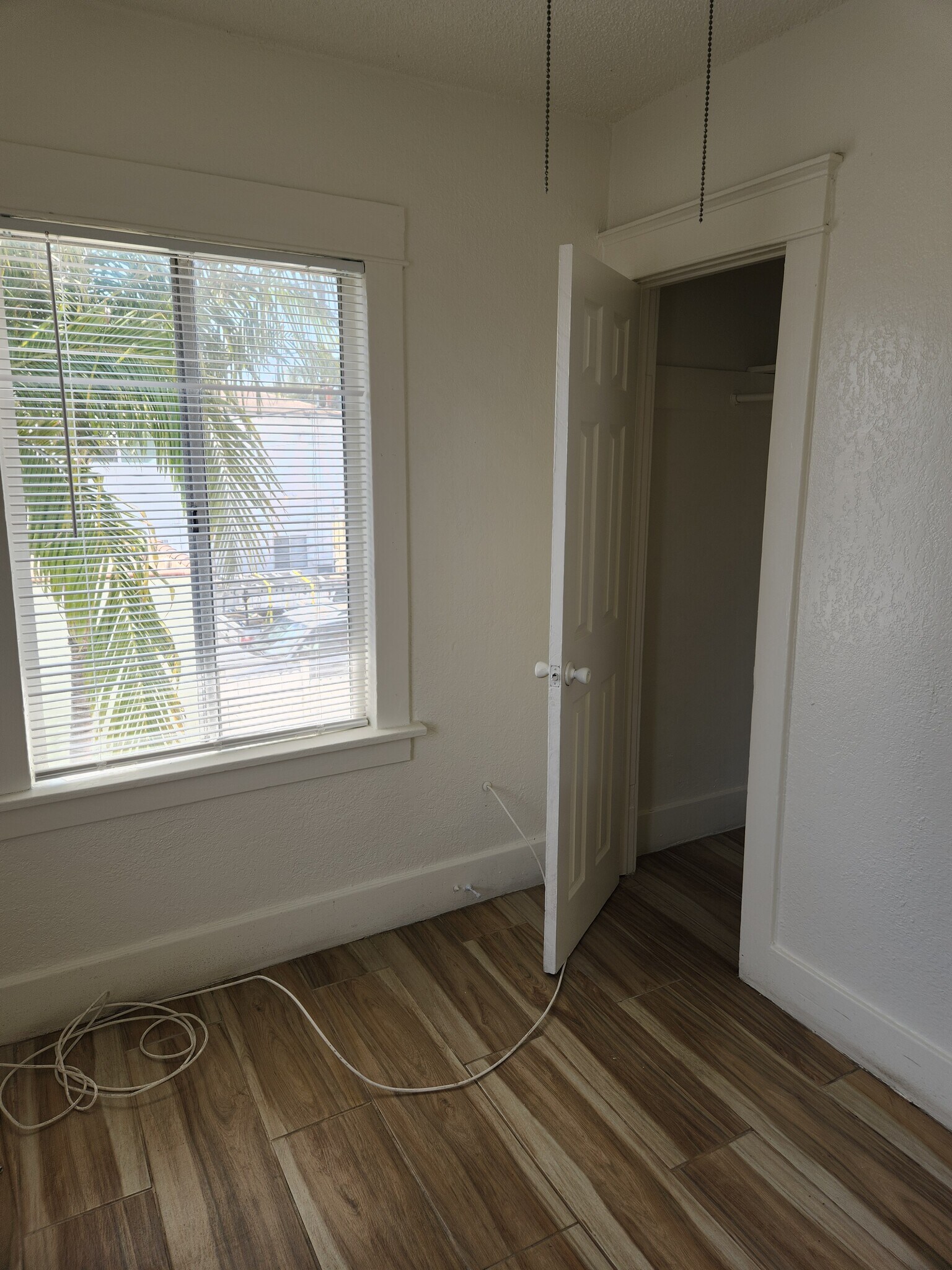 bedroom - 826 E 10th St