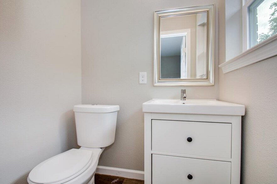 Building Photo - 4008 Vaughn Street