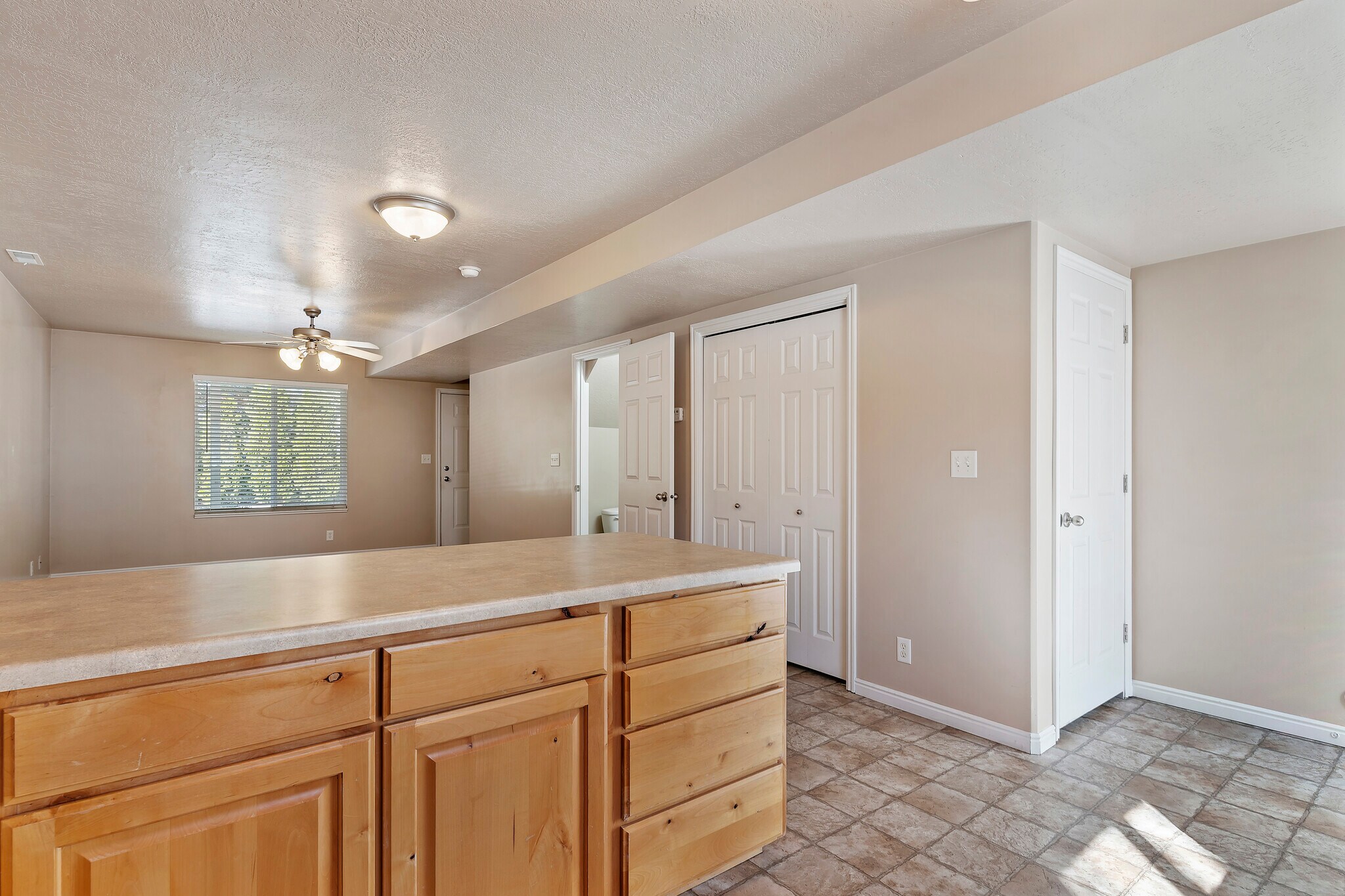 Building Photo - 1077 E 1675 S