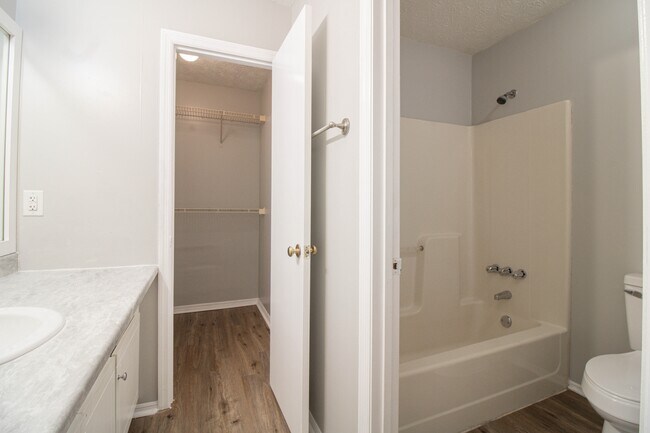 Building Photo - 5451 Minnie Lee Dr