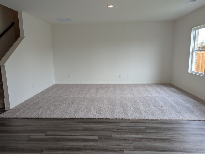 Building Photo - 1856 Lockhart Dr
