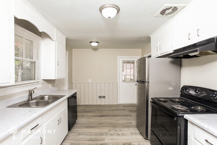 Building Photo - 1700 Inglewood Dr