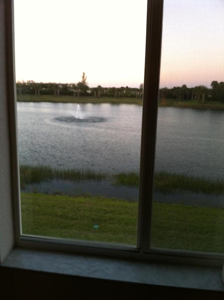 Building Photo - 1145 Golden Lakes Blvd