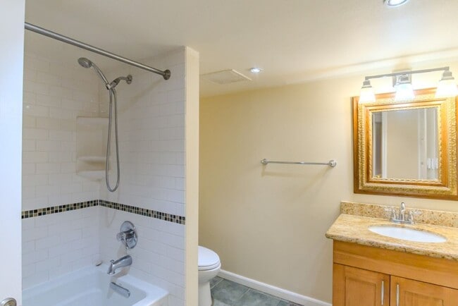 Building Photo - 4Bd/2Ba Seattle House
