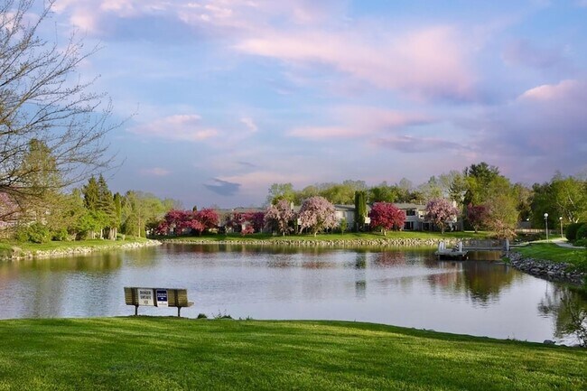 Building Photo - 609 Watersedge Dr