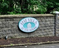 Building Photo - 1402 Villa Dr