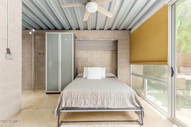 Building Photo - 727 E Portland St