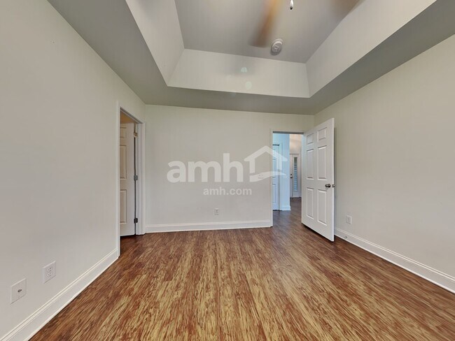 Building Photo - 2904 John Cabot Dr