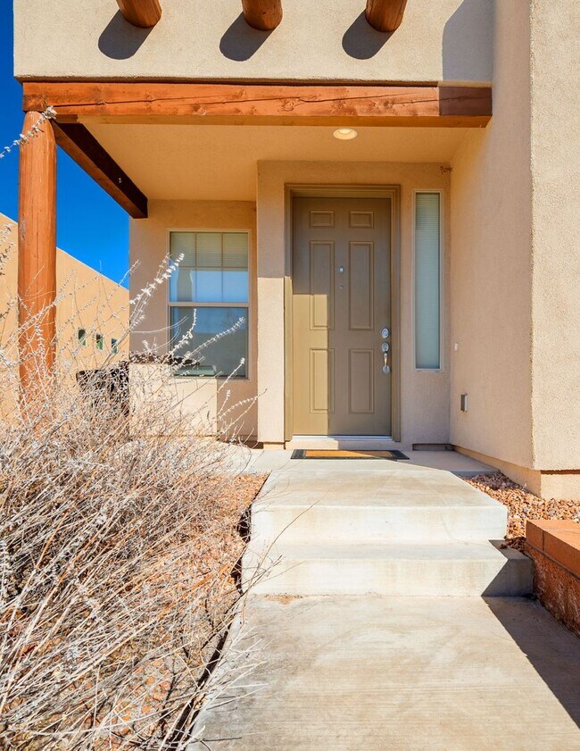 Building Photo - UNFURNISHED Gorgeous 2 Bedroom Home in Ran...