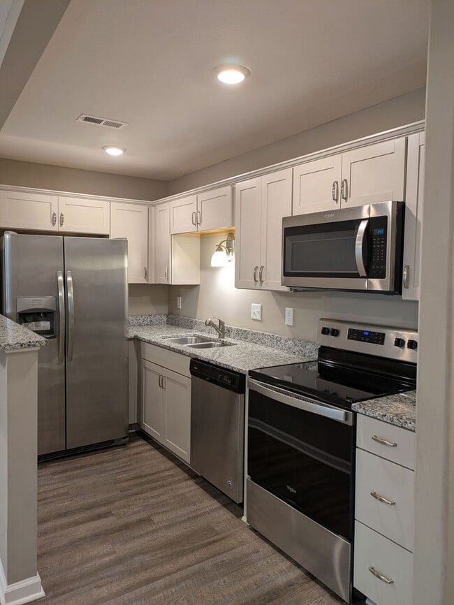 Building Photo - 2 Bedroom Condo For Rent in Sango Area!