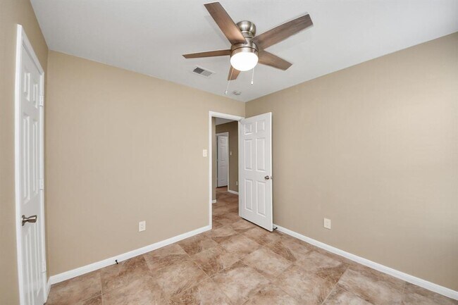 Building Photo - 4106 Falling Trace Ln